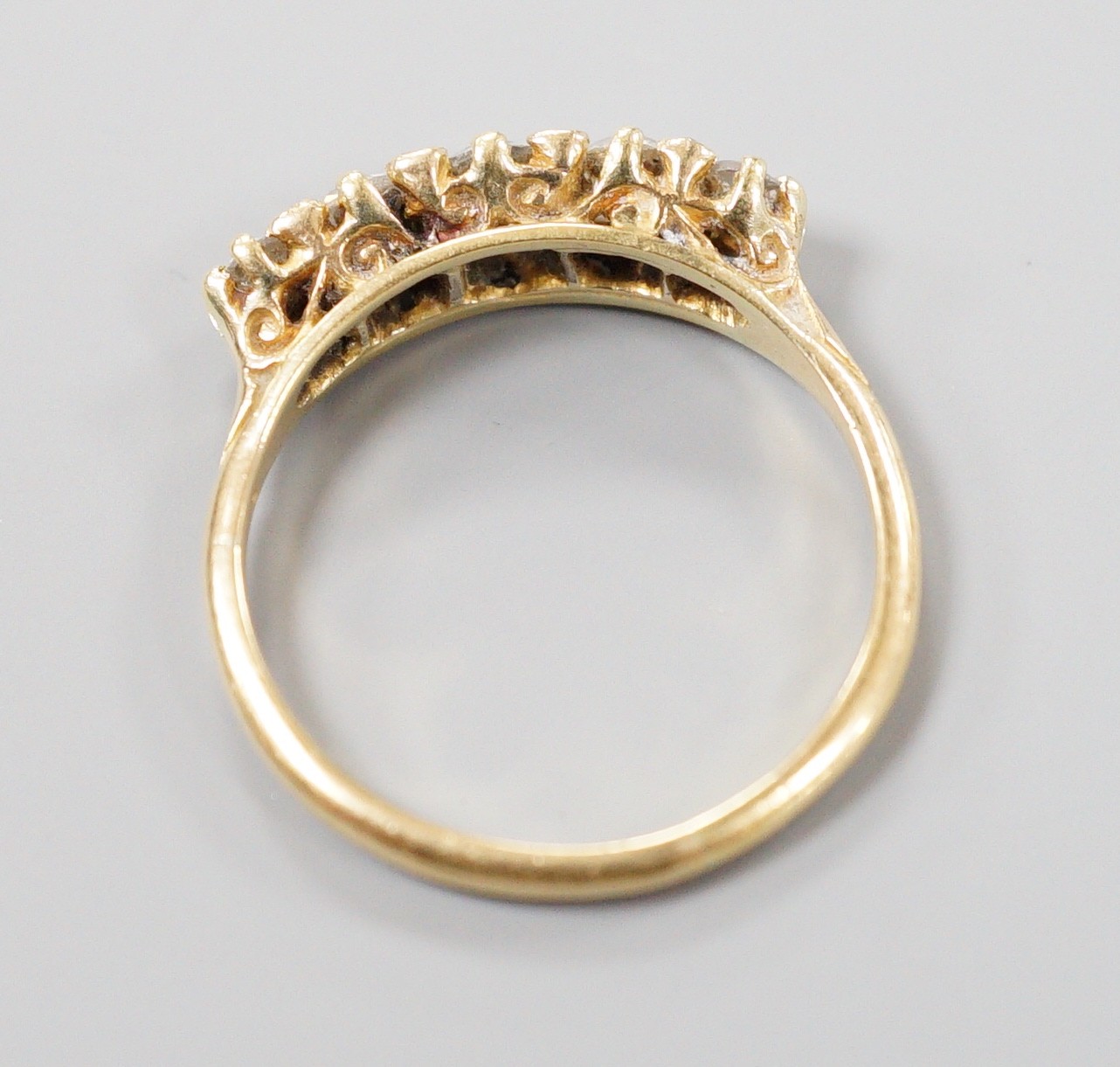 An early 20th century 18ct and graduated five stone diamond set half hoop ring, size P/Q, gross weight 3.2 grams.